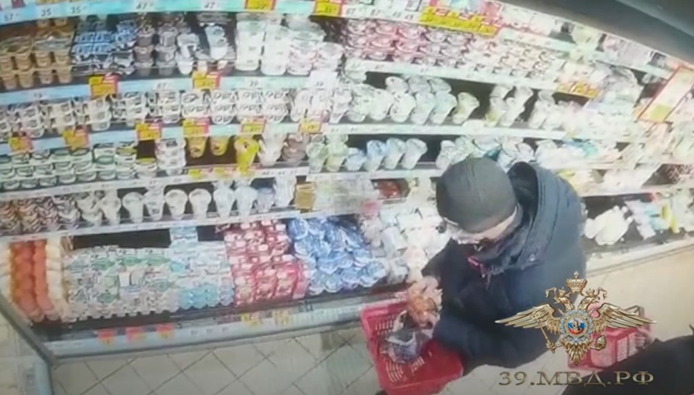 Полицейские задержали подозреваемых в 52 кражах из супермаркетов Калининграда на 200 тысяч рублей (видео)