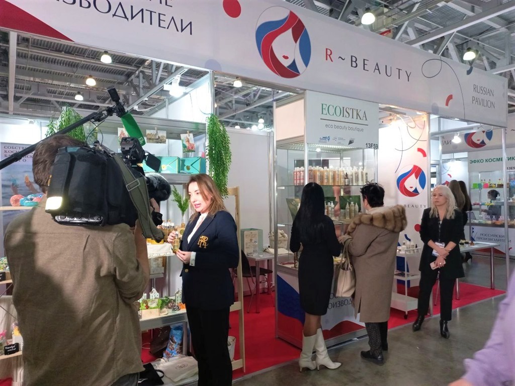 Парфюмеры и деревообработчики Калининградской области приняли участие в крупнейших отраслевых выставках