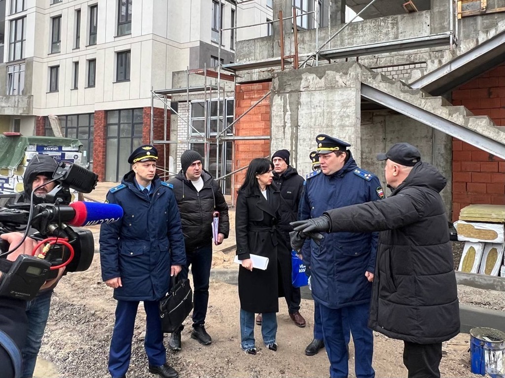 Прокуратура контролирует стройку многоквартирного дома по улице Гайдара в Калининграде