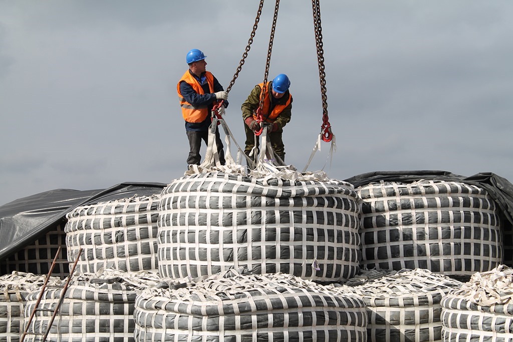 В Калининградскую область поставляют цемент в новых мягких контейнерах