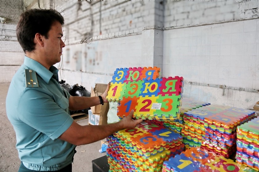 Таможенники передали «Надежде» игрушки, обращённые в доход государства