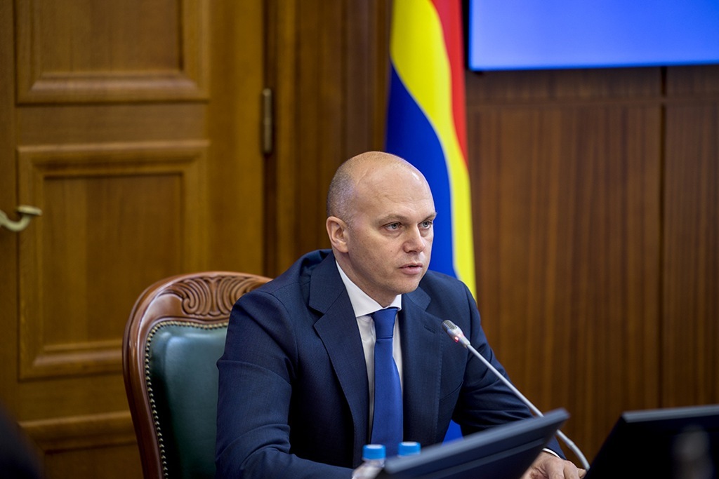Алексей Беспрозванных представил бюджет Калининградской области с акцентом на социальную сферу Алексей Беспрозванных представил бюджет Калининградской области с акцентом на социальную сферу