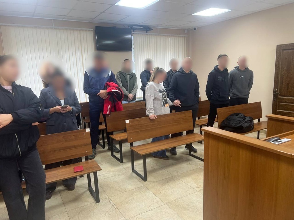 В Калининграде осудили четверых человек за незаконный оборот 14 тонн янтаря В Калининграде осудили четверых человек за незаконный оборот 14 тонн янтаря