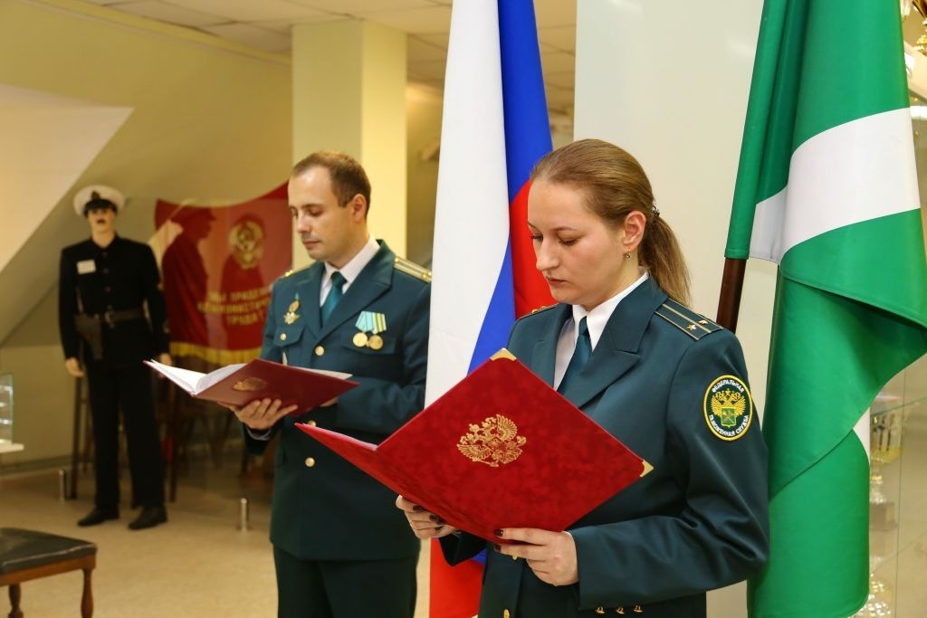 Новые лица калининградской таможни: 15 сотрудников приняли присягу