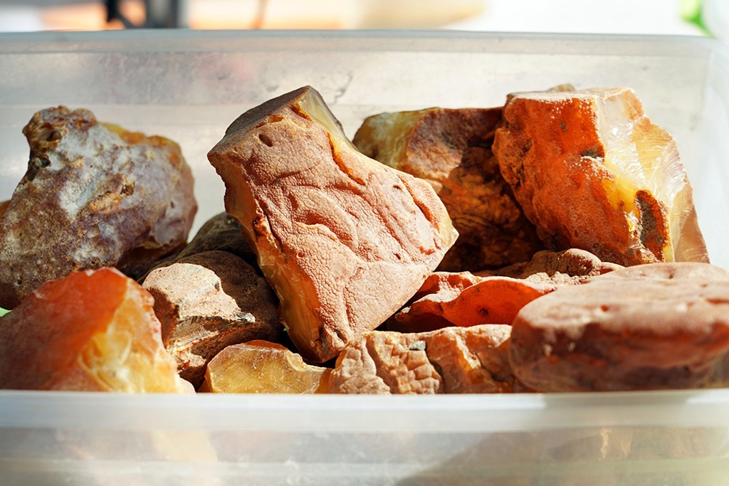 Янтарный комбинат переходит под управление финансового холдинга Ростеха