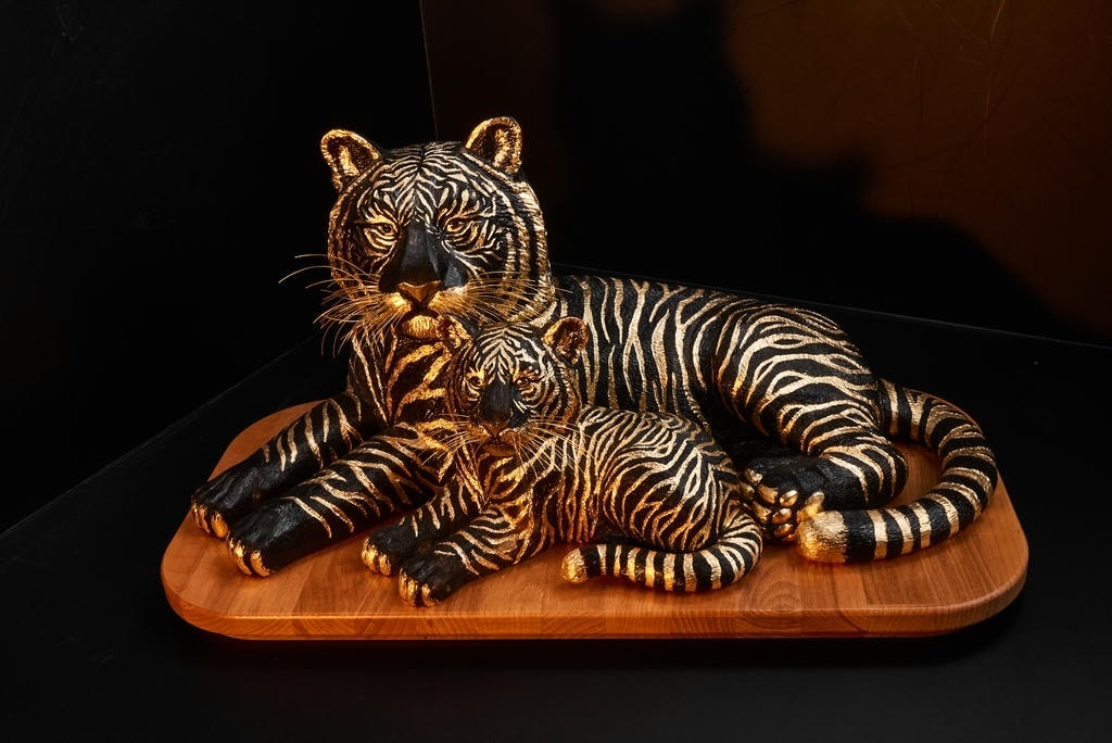 Янтарь с позолотой: Калининградский комбинат соединил солнечный камень и поталь