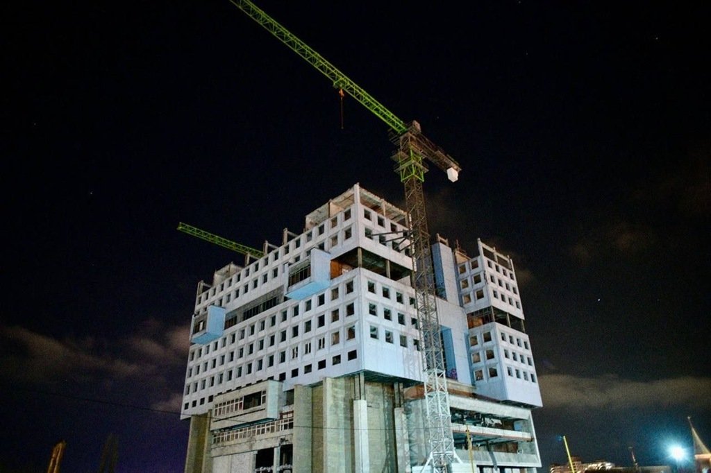 Дом Советов разбирают: начался второй этап демонтажа